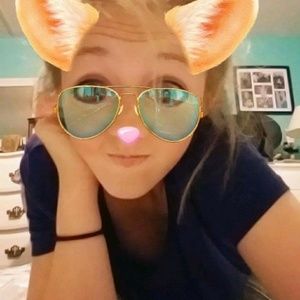 Meet your Posher, Chloe