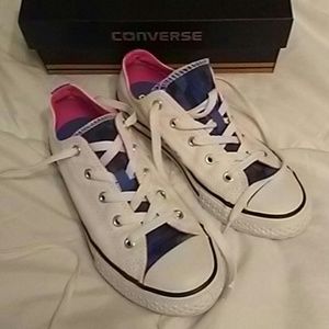 Like new Converse girls Sz 3