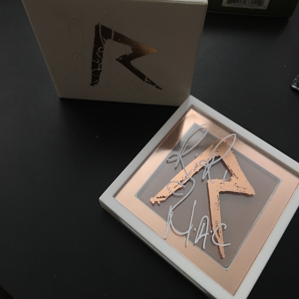 Mac Rihanna Winter "Love Rihanna" Bronzer