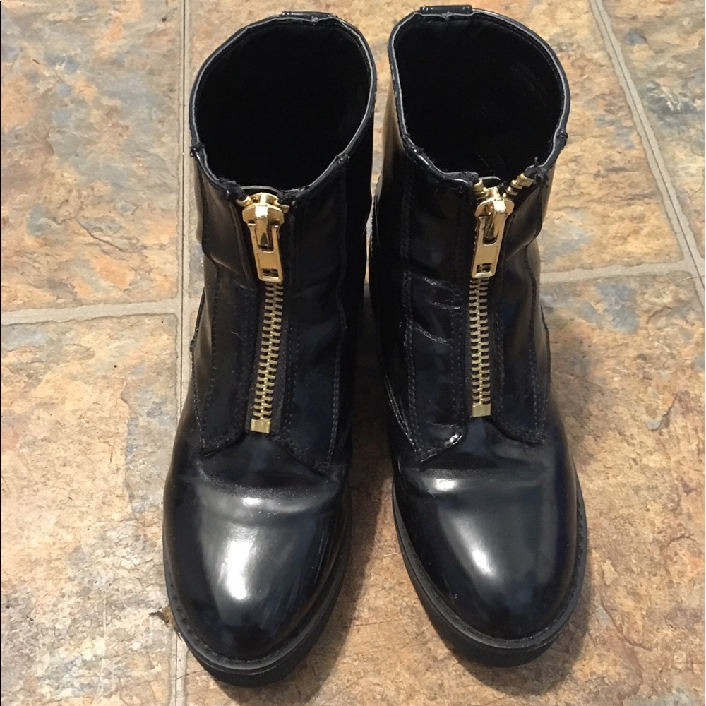 Black boots with low heels