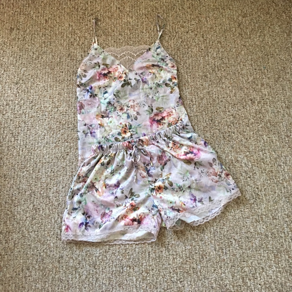 🌸Beautiful Floral Sleep short & cami 🌸