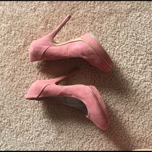 Dusty pink heeled pumps