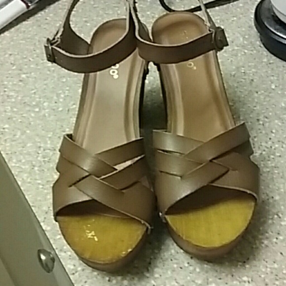 Shoes - Picture 2 of 2