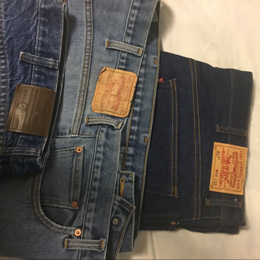 3 pairs Men's jeans.  44/32.  2 Levi 1 wrangler