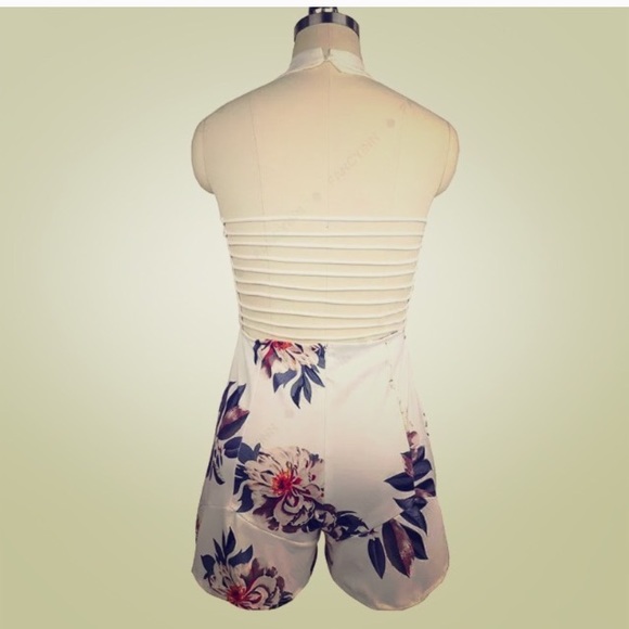 Floral 🌺backless romper - Picture 3 of 5