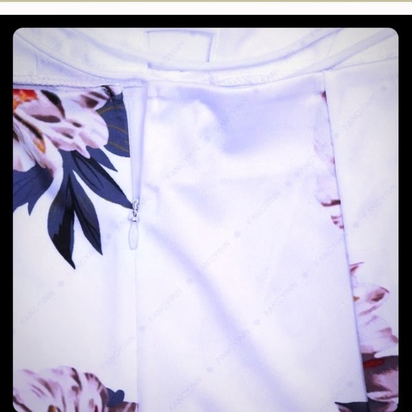 Floral 🌺backless romper - Picture 4 of 5