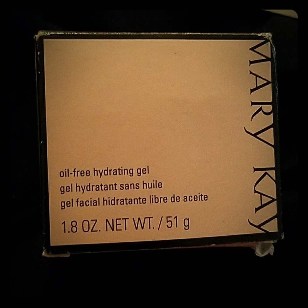 Oil-free hydrating gel