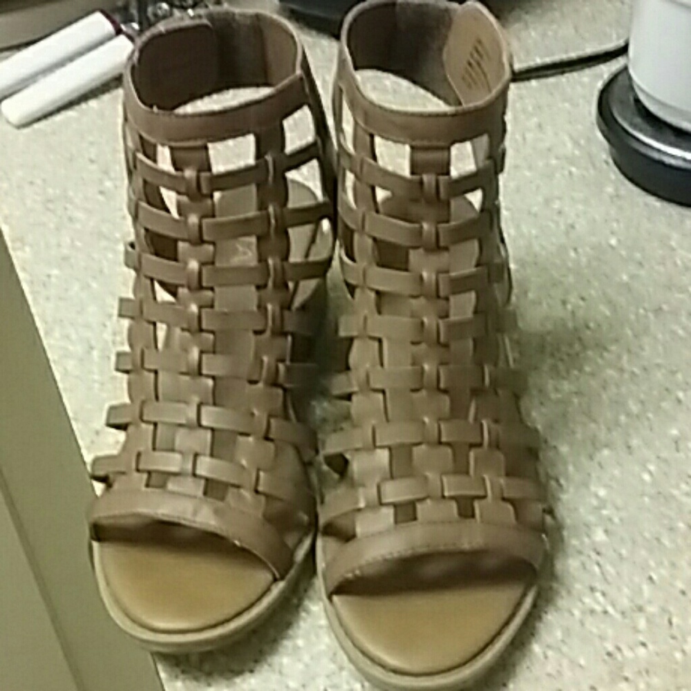 Shoes - Picture 2 of 2