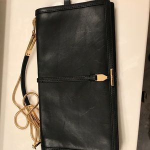 Black clutch