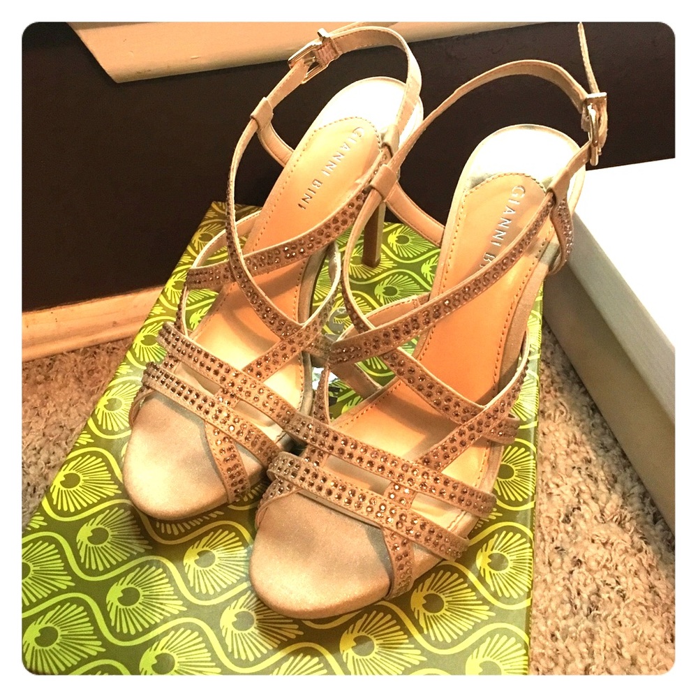Gianni Bini Champagne heels