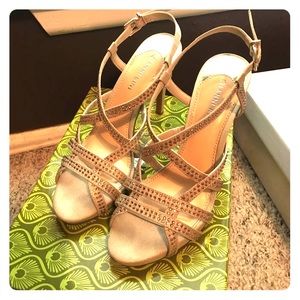 Gianni Bini Champagne heels