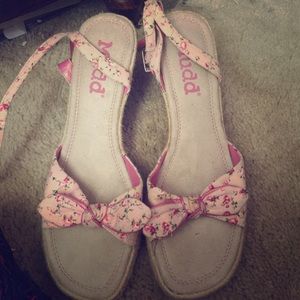 Mudd pink floral Wedges