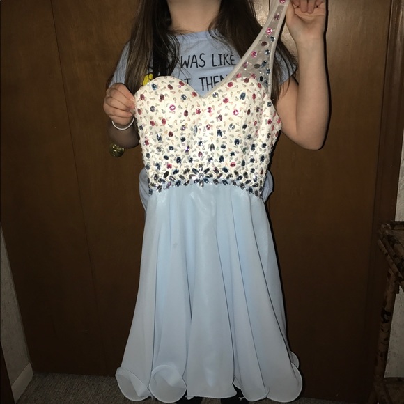 Homecoming dress - Picture 2 of 8