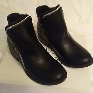 Like new Steve Madden girls boots