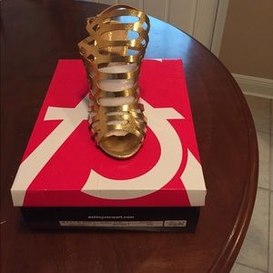 Brand new never been worn Bronze heels