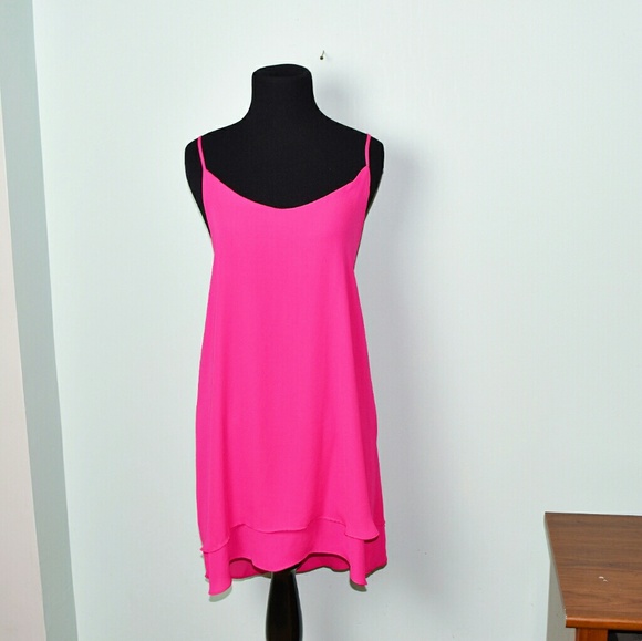 Dresses & Skirts - Gorgeous Bright Pink Flowy Dress