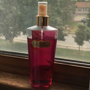 Victoria's Secret Mango Temptation Fragrance Mist