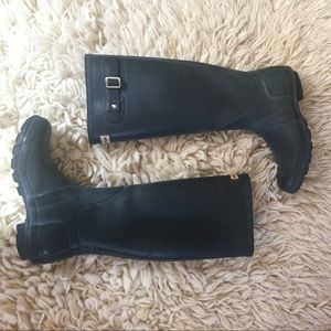 Hunter navy blue tall classic rain boots size 8
