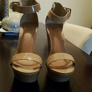 Beautiful shiny tan color platform.