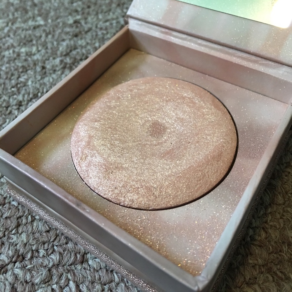 Urban Decay highlighter