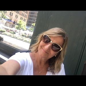 Meet your Posher, Angela