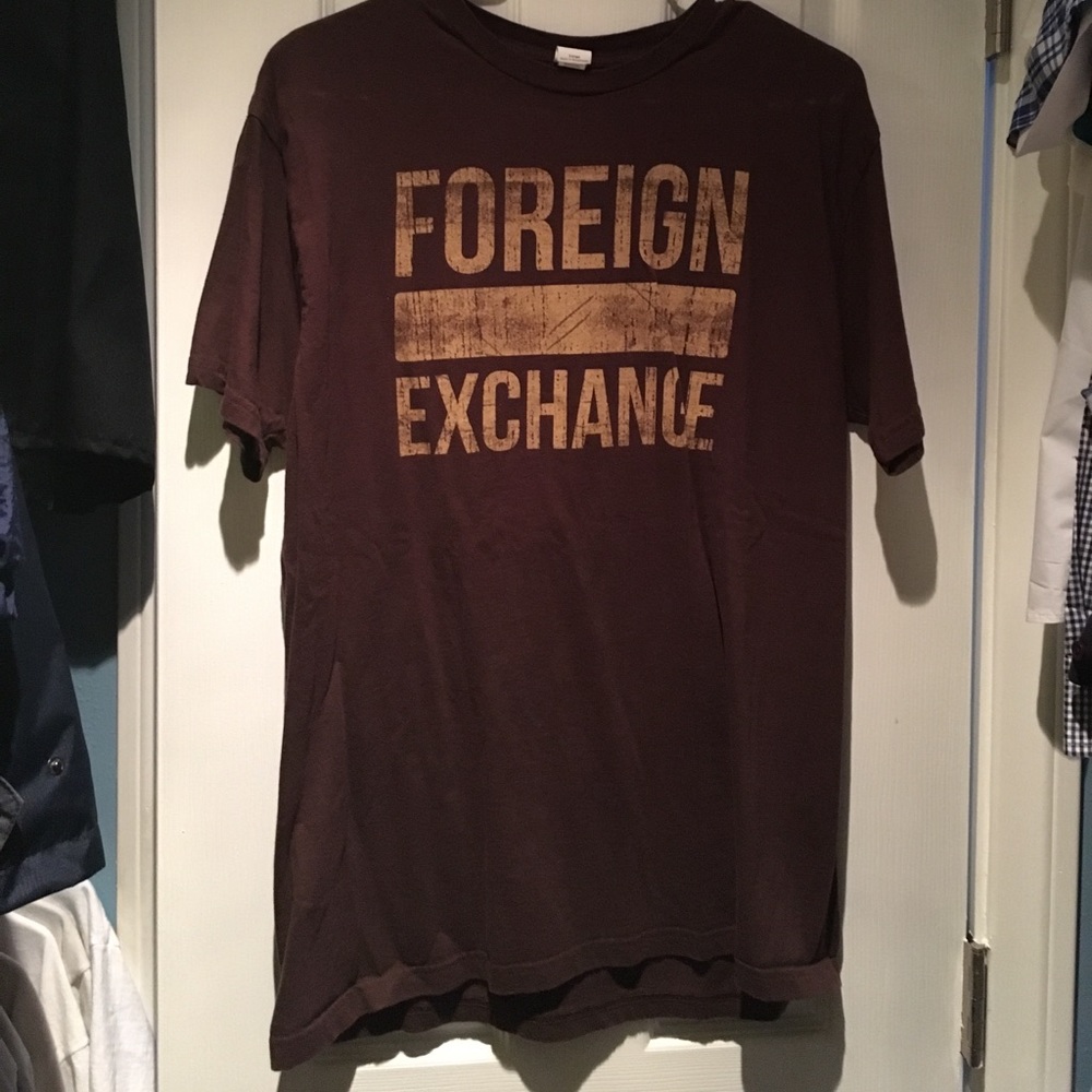 Brown short-sleeve T-shirt