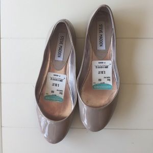Steve Madden Tan Flats
