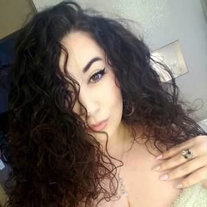 Meet your Posher, Elisia