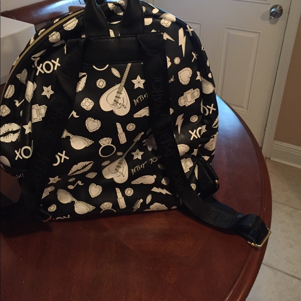 Back pack - Picture 2 of 2