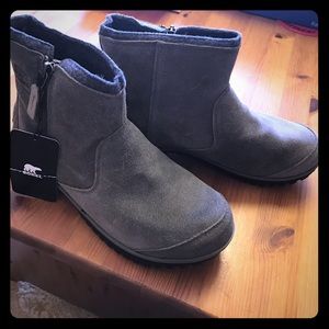 NWT Sorel Meadow zip up waterproof boot