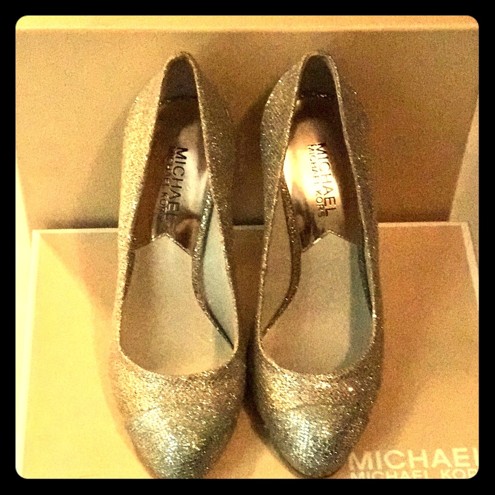 Michael Kors Glitter Pumps