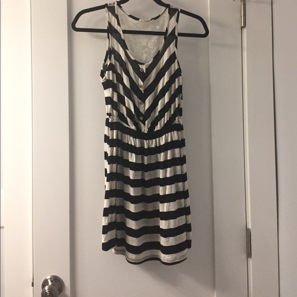 Dresses & Skirts - Pearl Black and White Dress