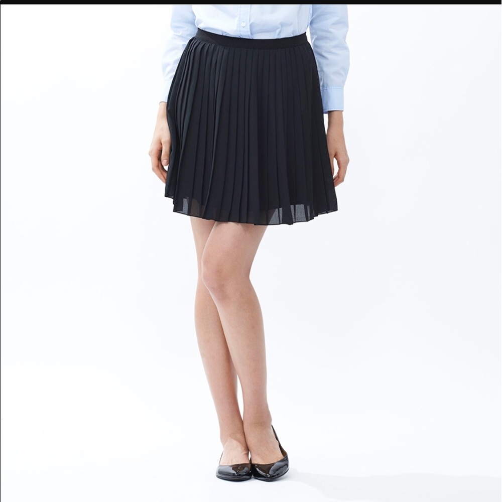 Uniqlo pleated skirt
