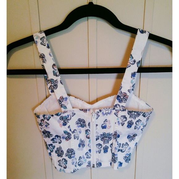 Charlotte Russe Cropped Top - Picture 2 of 3