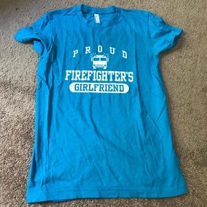 Proud firefighters girlfriend t-shirt