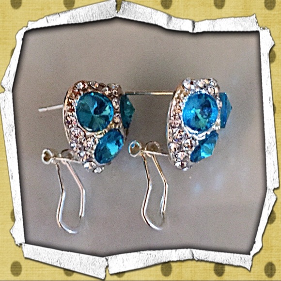✨Heart Shaped Earrings w/Aqua Swarovski Crystals✨ - Picture 3 of 4