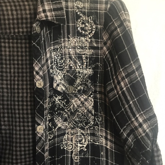 💘SOLD💘Embellished Graphic Button Down Top - Picture 3 of 7