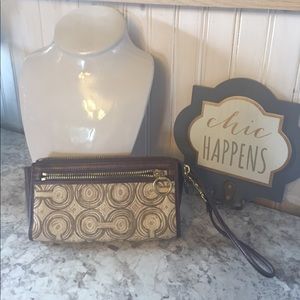 🎈PRICE DROP🎈Authentic coach wristlet