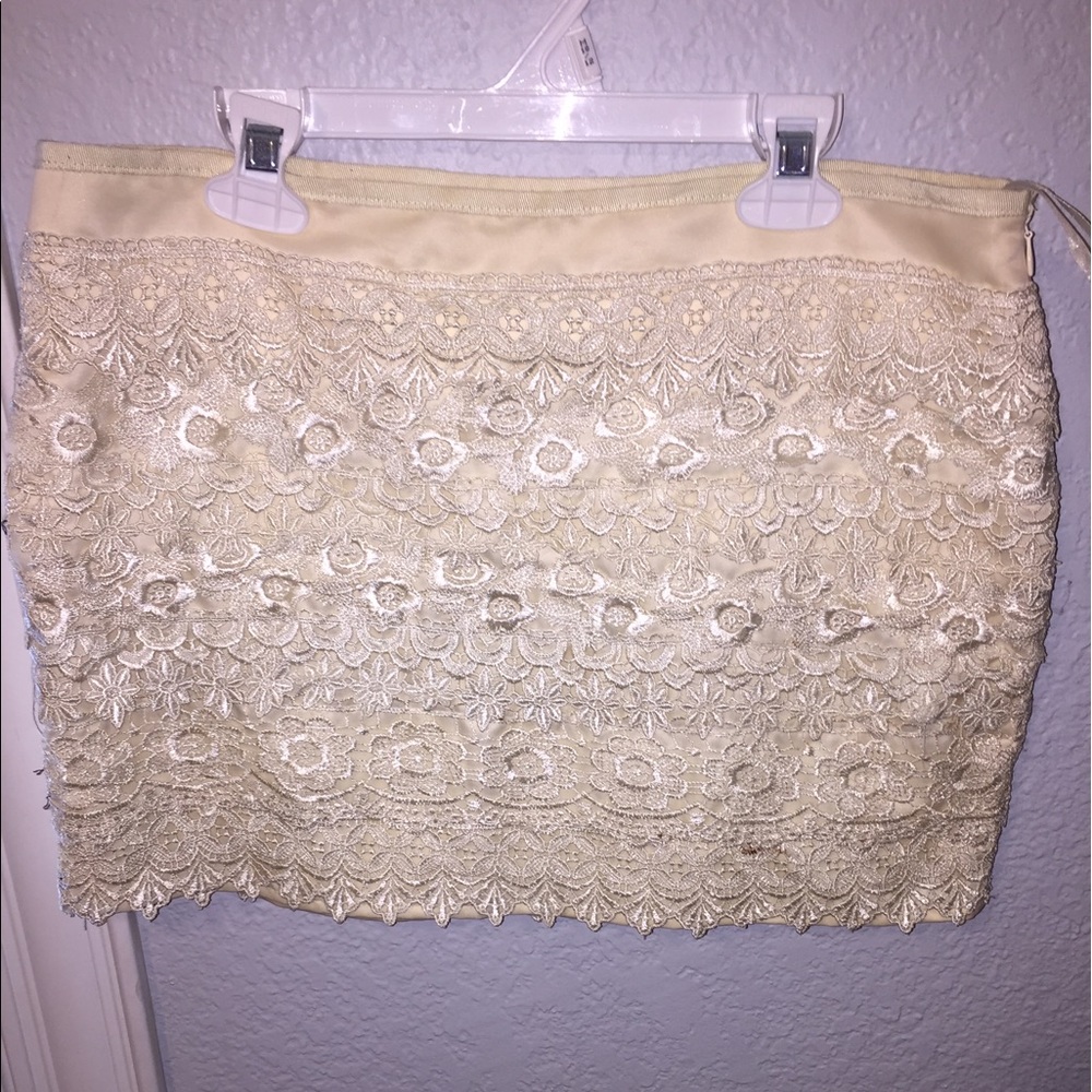 Crochet cream skirt with side zipper