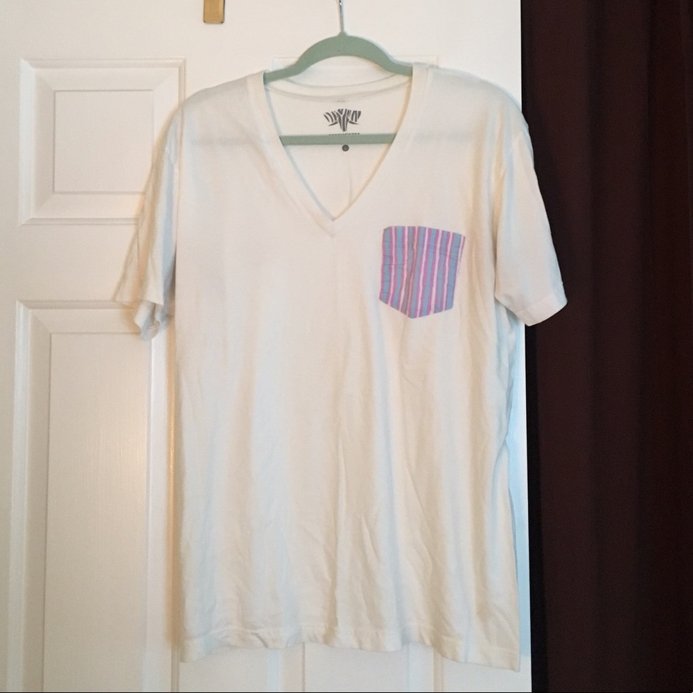 Serengetee v-neck unisex pocket shirt