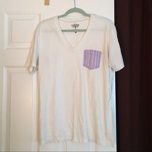 Serengetee v-neck unisex pocket shirt