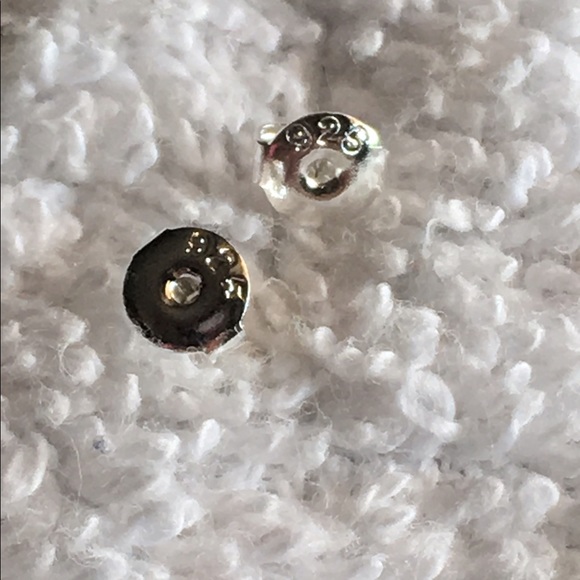 .925 sterling amethyst earrings. - Picture 2 of 3