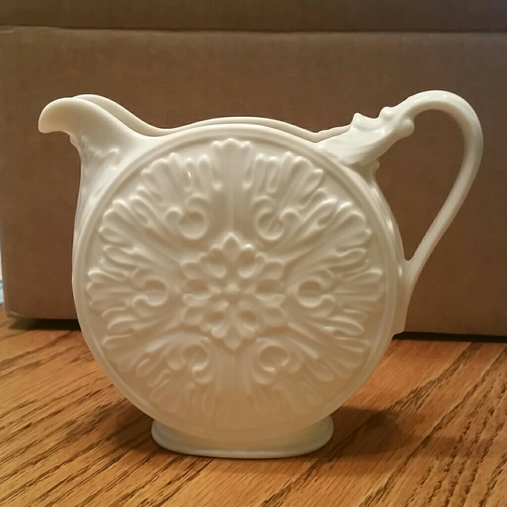 Lenox decorative classic ivory timeless piece.