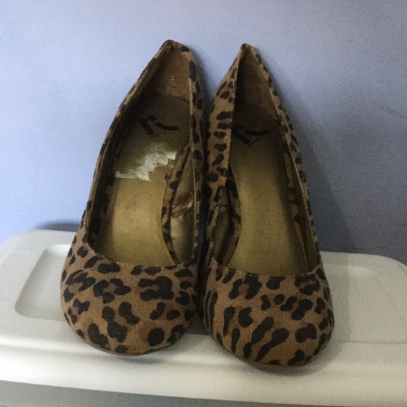 Hot Cheetah Print Wedges - Picture 1 of 3