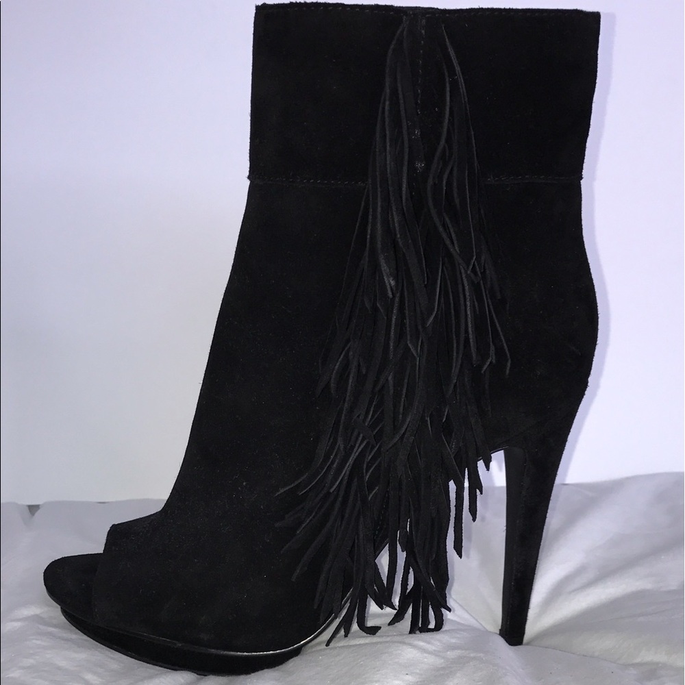 FLASH SALE ⚡️BCBG Booties
