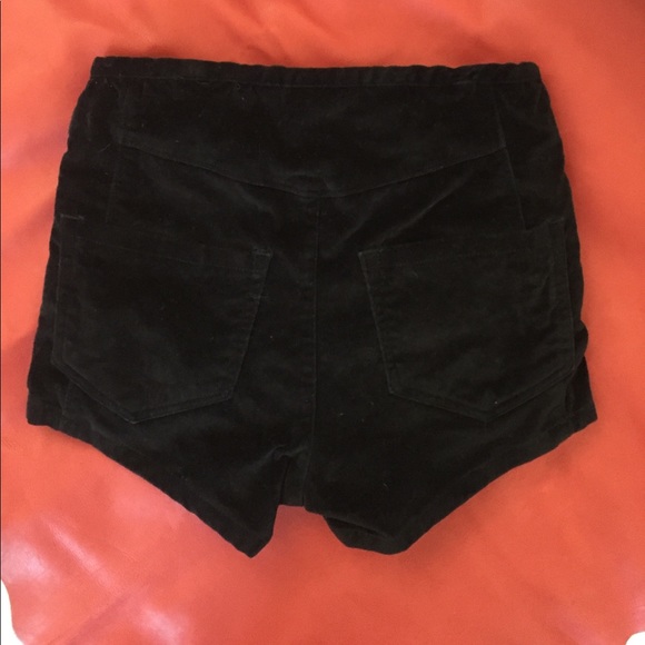 Velvet shorts - Picture 2 of 6