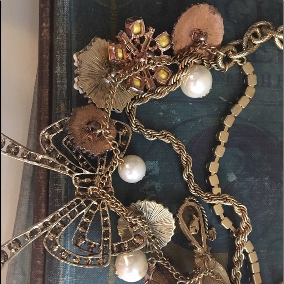 Betsey Johnson "Vintage Betsey" necklace. - Picture 3 of 4