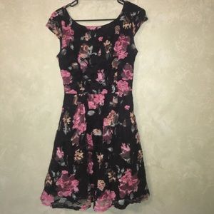 Floral lace v-back dress