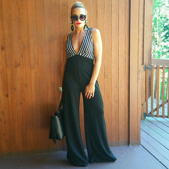 💋LAST 1💋 Oh so Chic and classy jumpsuit! - Picture 2 of 4