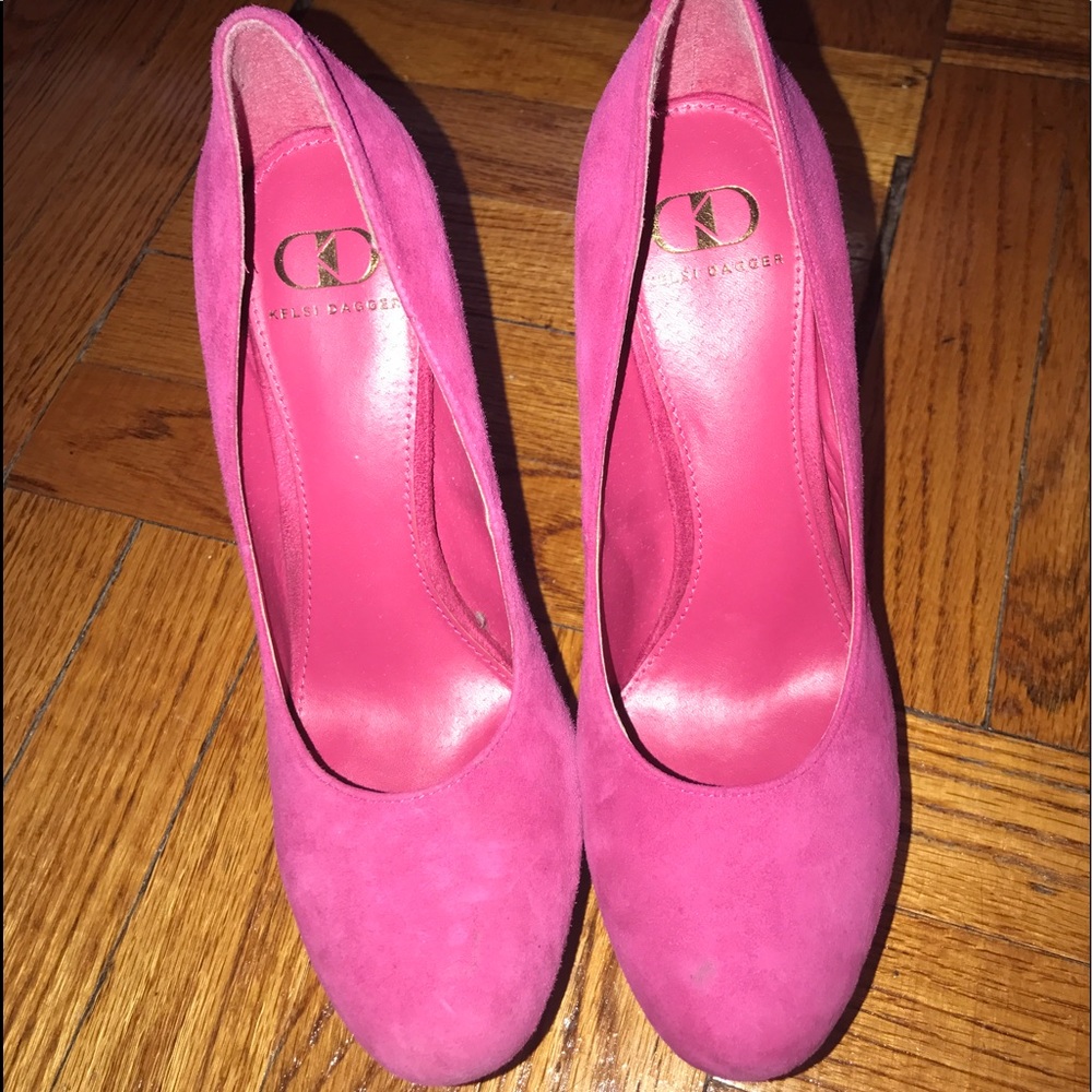 Pink pumps!!